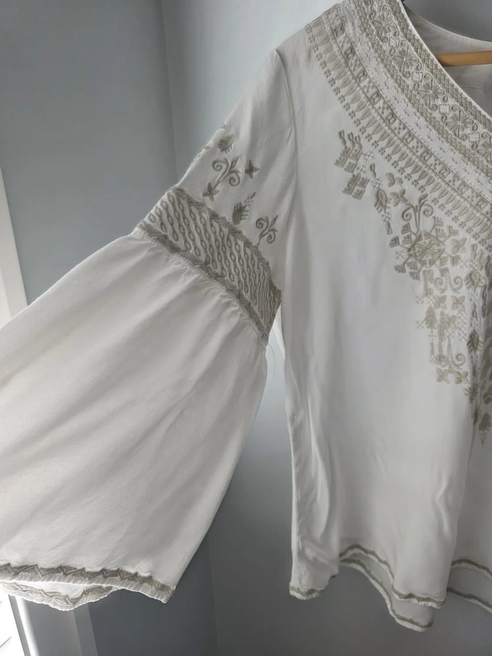 Chelsea & Theodore Embroidered Boho Blouse Women’s Size L White Bell Sleeve - Picture 6 of 12